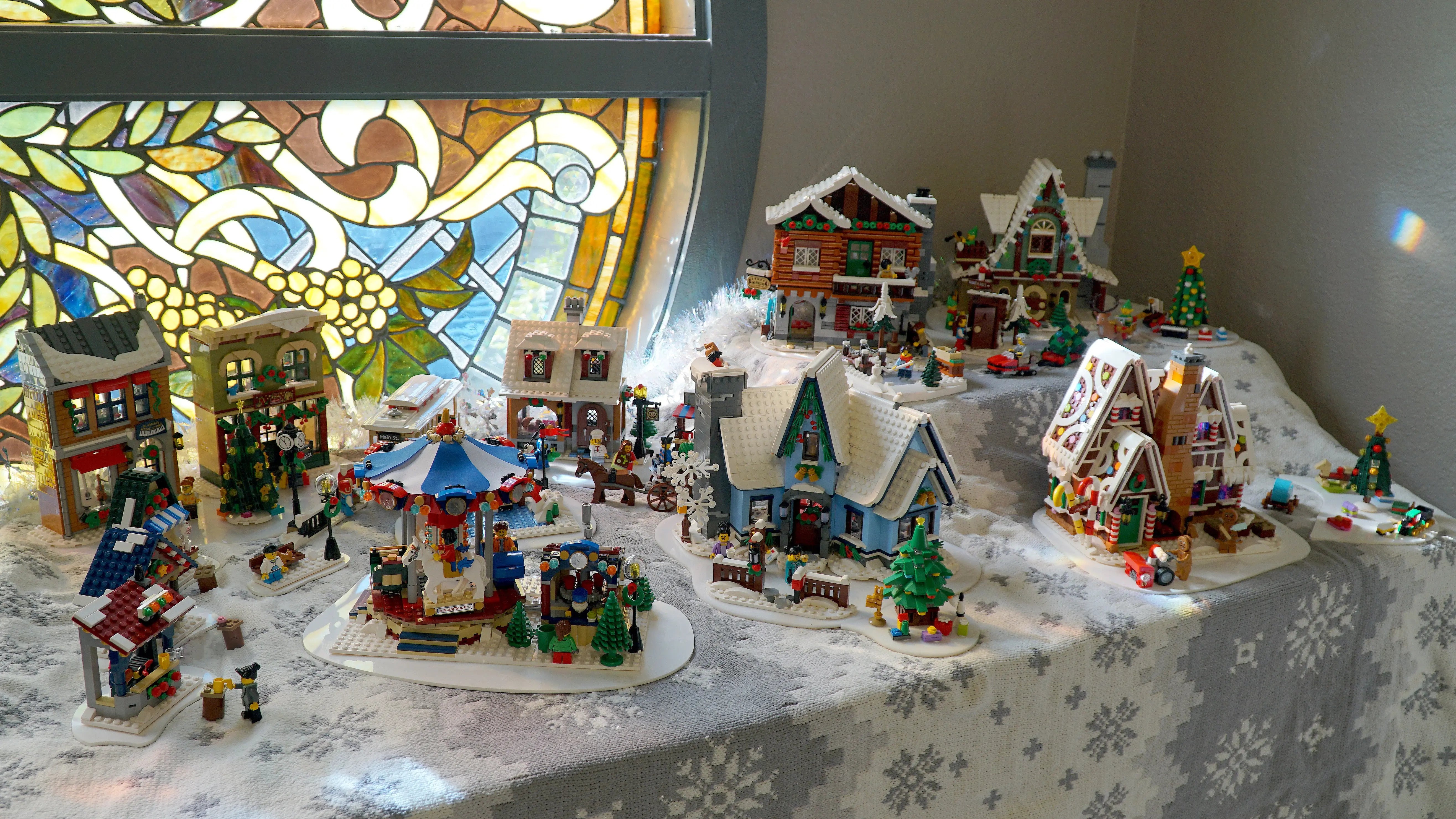 Winter Village Lego Gingerbread House Mini 2020 Building