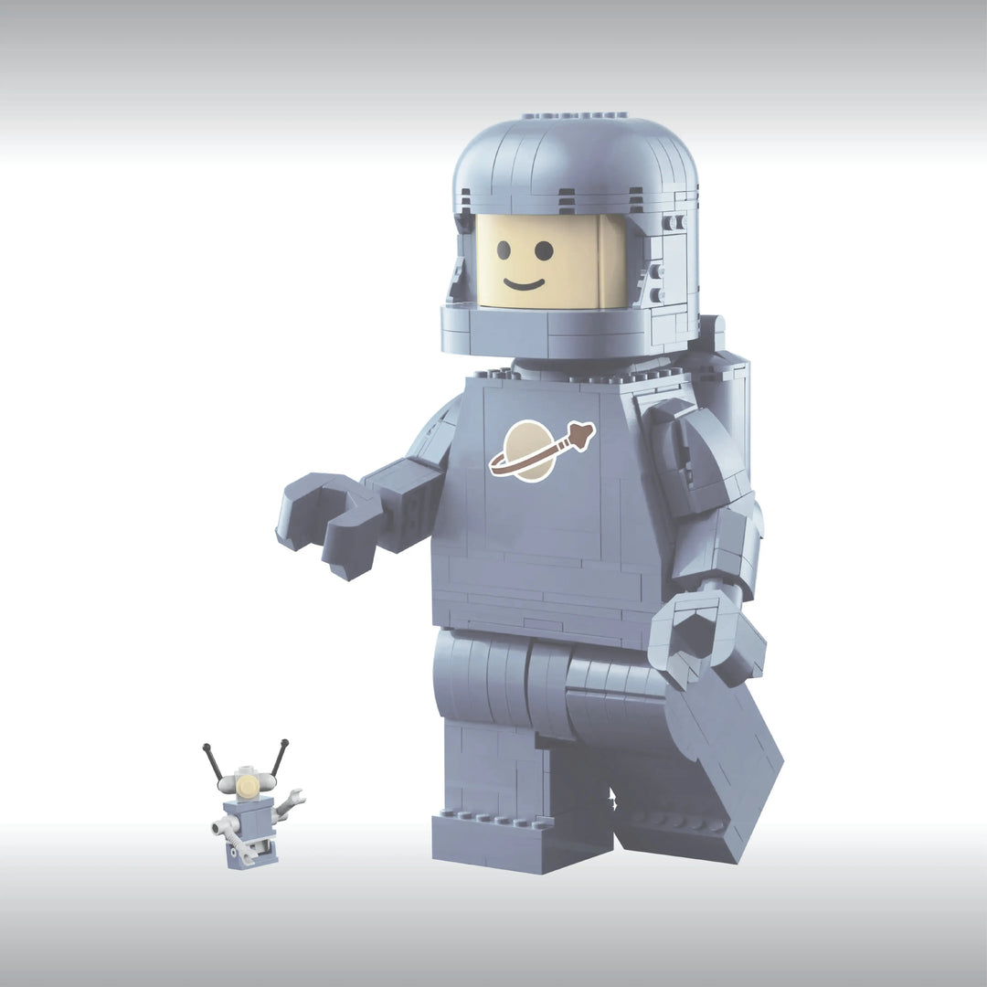 Display for LEGO Up-Scaled Blue Astronaut Minifigure (40921)
