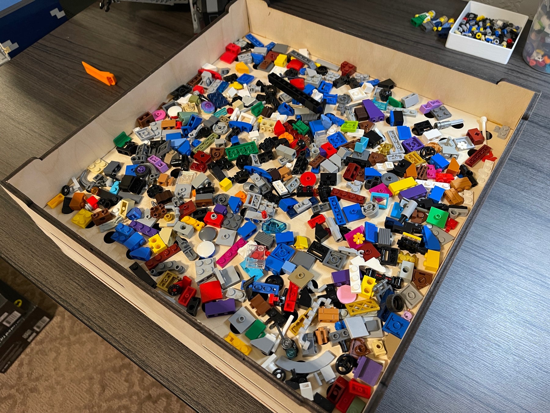 I bought a wood lego sifting tray that has 6 trays. It is made from birch  plywood. : r/lego
